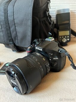 Nikon D5200 + AF-S NIKKOR 18-105mm 1:3.5-5.6G - 2
