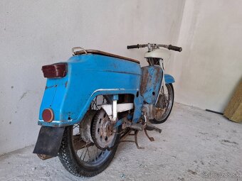 Jawa 21 s dokladom na prihlasenie . - 2