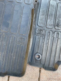Gumové podložky do Toyota Landcruiser 150 - 2