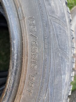 Predám zimné Falken 185/65/R15 - 2