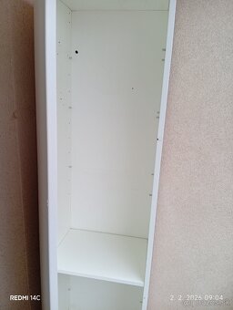 Úzka biela skrinka - 2