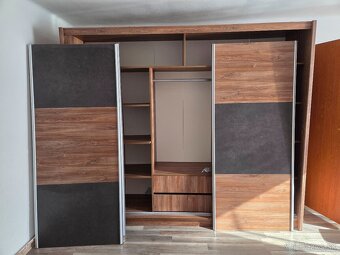 Šatnikova skriňa - 2