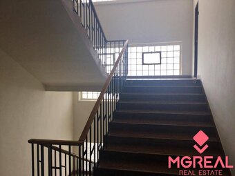 Kancelária 144m2, Za kasárňou, parkovanie - 2