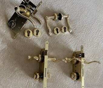 Dverové kovania - 2