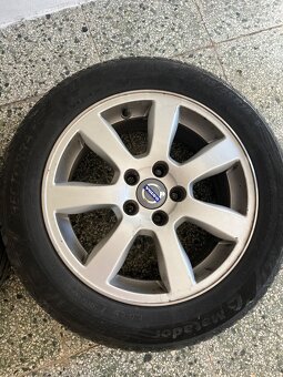 Volvo elektrony s pneumatikami 4 letné - 2