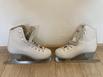 Dievčenské korčule veľ.33 - 2