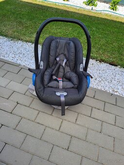 predám autosedačku-Miloslavov - 2