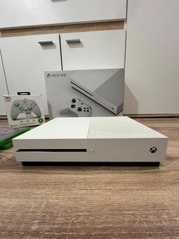 Xbox One S - 2