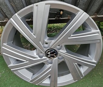 Atraktívne, originálne disky VW "Bergamo" - 5x112 r18 - 2