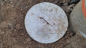 Predám betónový poklop - 2