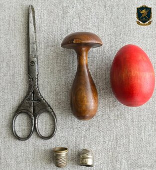 Dekoratívna šijaca skrinka v tvare klavíra - 2