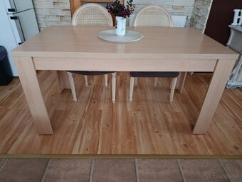 Stôl jedálenský - 2