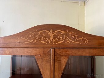 Starožitná vitrína (20.–30. roky, pôvodné sklo, masív - 2