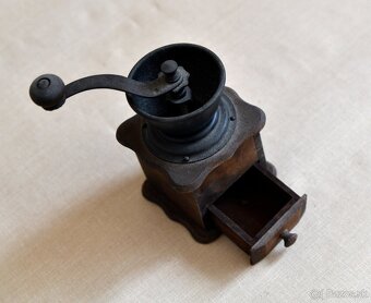 Starožitný mlynček na kávu - 2