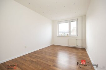 ZNÍŽENÁ CENA Na predaj nádherný 3 izbový byt, kompletná r - 2