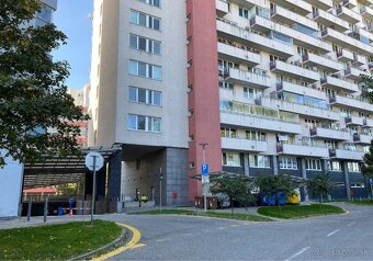 Predáme garážové v Koloseo na Tomášikovej ul - 2