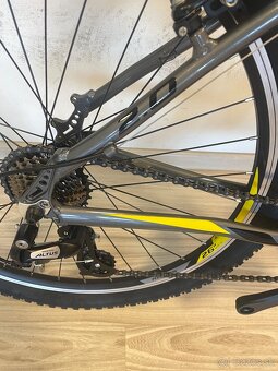 Predám nový pánsky horský bicykel Kross Hexagon rám17 záruka - 2