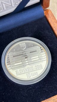 Sada v drevenej kazete, august 68. 10€ minca a medaila. - 2