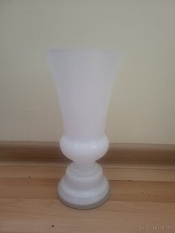 Biele vázičky a popolník - 2
