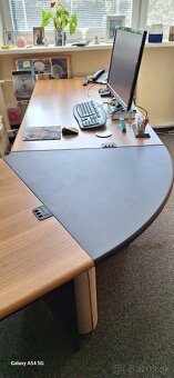 PREDAJ - masívny drevený stôl - 2