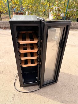 JEDNOZÓNOVÁ VÍNOTÉKA - 2