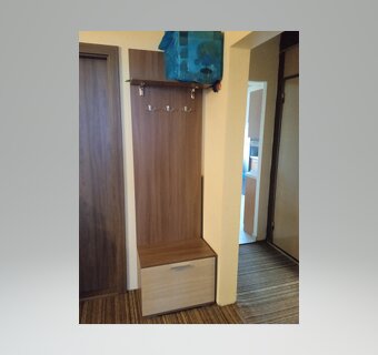 Vešiakový panel so skrinkou - 2