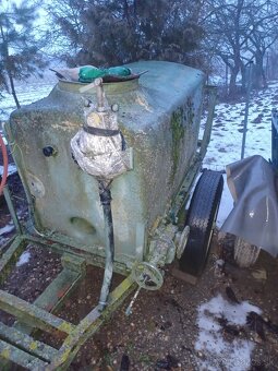 Nadrz s podvozkom - 2