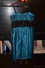 Krátke spoločenské šaty tyrkysovej farby - 2
