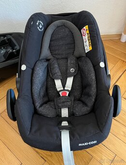 MaxiCosi Rock - vajíčko + isofix báza - 2