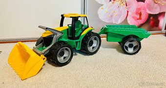 Traktor s lyžicou značky LENA - 2