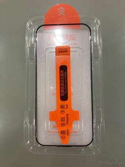 Tvrdené sklo s aplikátorom iPhone 16 pro - 2