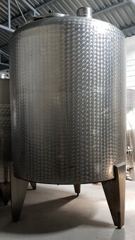 Nerezová nádrž vinárska o objeme 7000 litrov - 2