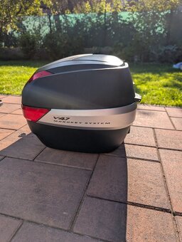 Kufor Givi V47 z platňou - 2