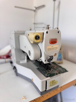 Dierkovací šijací stroj SIRUBA BH790 - 2