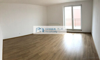 NA PREDAJ  4- IZBOVÁ NOVOSTAVBA S GARÁŽOU  V MESTE NOVÉ ZÁMK - 2