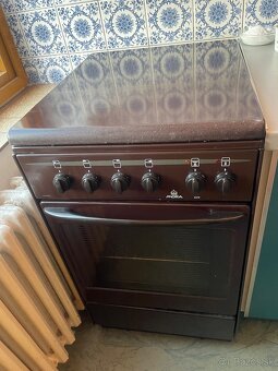 Celoelektricky sporák - 2