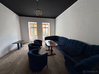 Prenájom baru v Brezne na námestí - 2