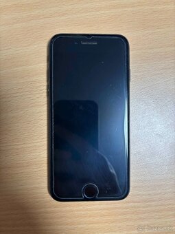 Apple iPhone 7 - 128GB - 77% kapacita batérie - 2