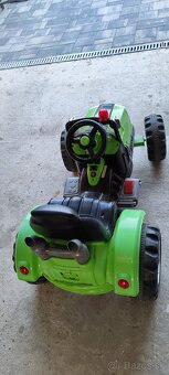 Detský elektrický traktor. - 2