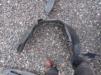 SX4 podblatniky, plasty - 2