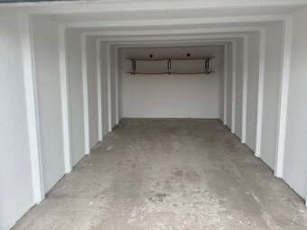 Garáž na nábreží - 2