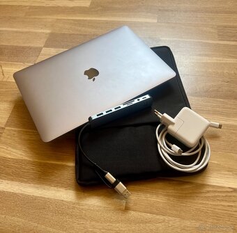 MacBook Air 13" Retina (2020) Space Gray - 2