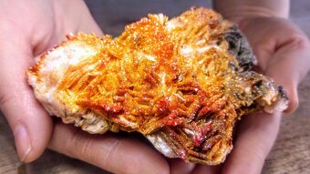✨ Minerál Vanadinit (547 g), Maroko - 2