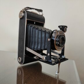 Starý fotoaparát Kodak Junior 620 - 2