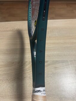 TENISOVÁ RAKETA WILSON BLADE 100 V9 2025 - 2