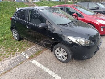 Predám Mazda 2 1,3 i benzín manual - 2