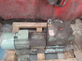 ELEKTROMOTOR S PREVDOVKOU - 2