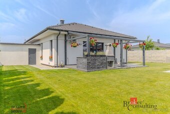 ✨ Štýlový 4-izbový bungalov s bazénom len 10 km od Bratislav - 2