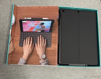 Logitech Slim Folio iPad (7, 8, 9. generácia) - 2