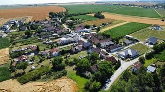 Pozemok 833m² so starým domom, Livina - 2